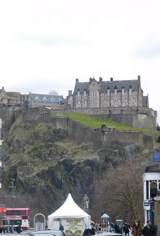 Edinburgh Castle Apartments New Town Edinburgh