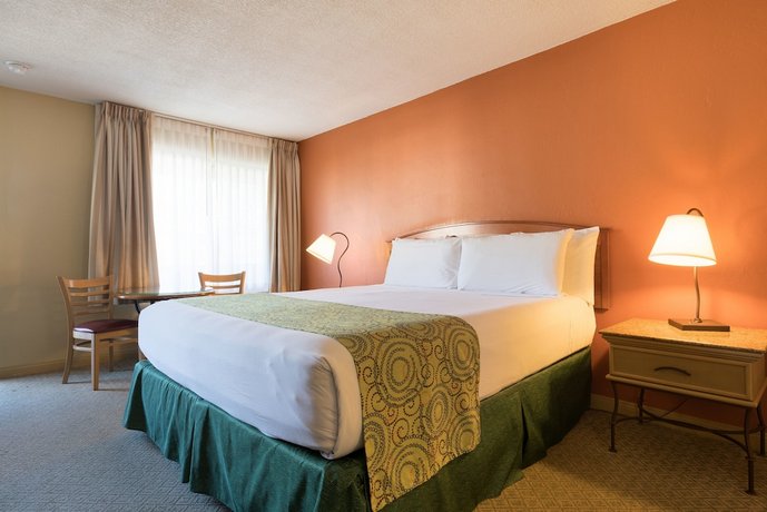 Sandpiper Lodge - Santa Barbara