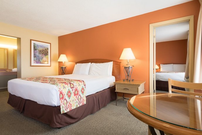Sandpiper Lodge - Santa Barbara