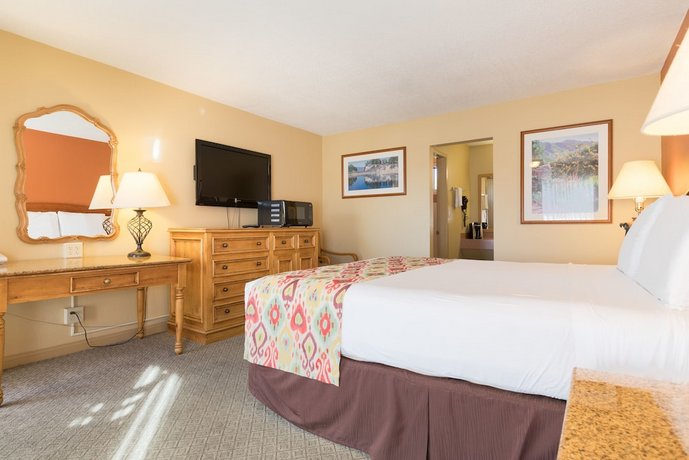 Sandpiper Lodge - Santa Barbara