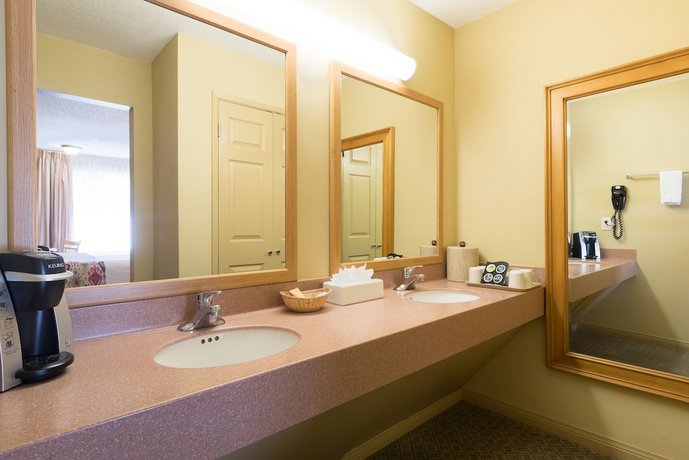 Sandpiper Lodge - Santa Barbara