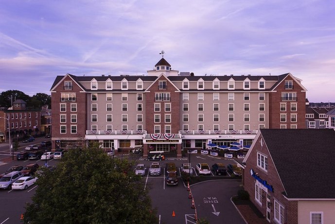 Salem Waterfront Hotel & Suites