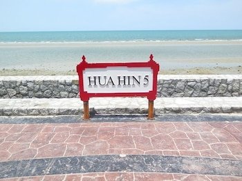 The trust huahin resort condo greeny room