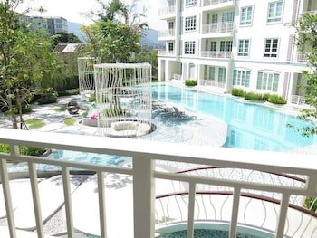 Summer Huahin Condo classic room pool view