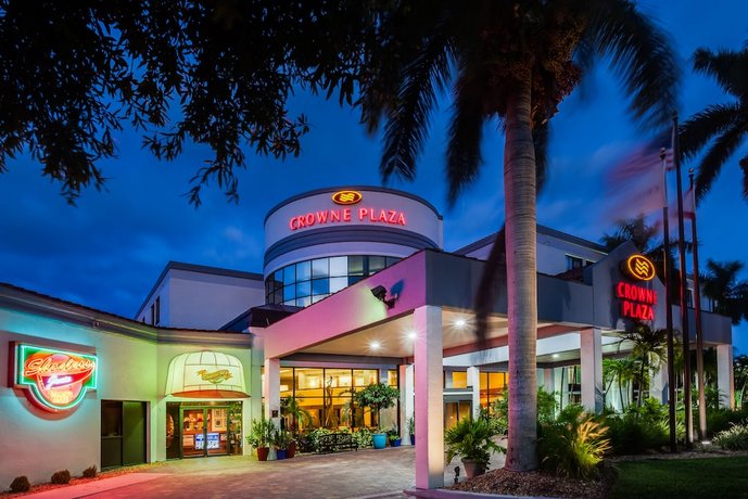 Crowne Plaza Hotel Fort Myers at Bell Tower Shops