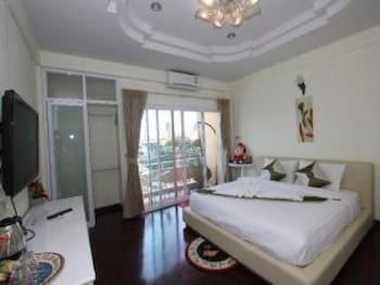 Maria Room for Rent