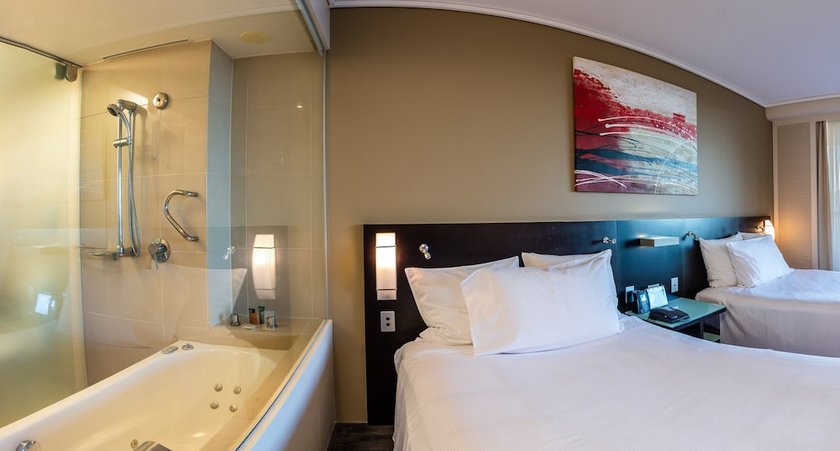 Hilton Cairns