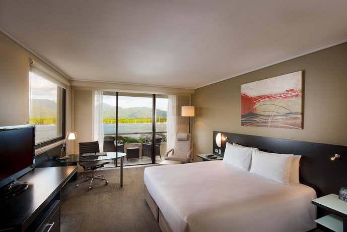 Hilton Cairns
