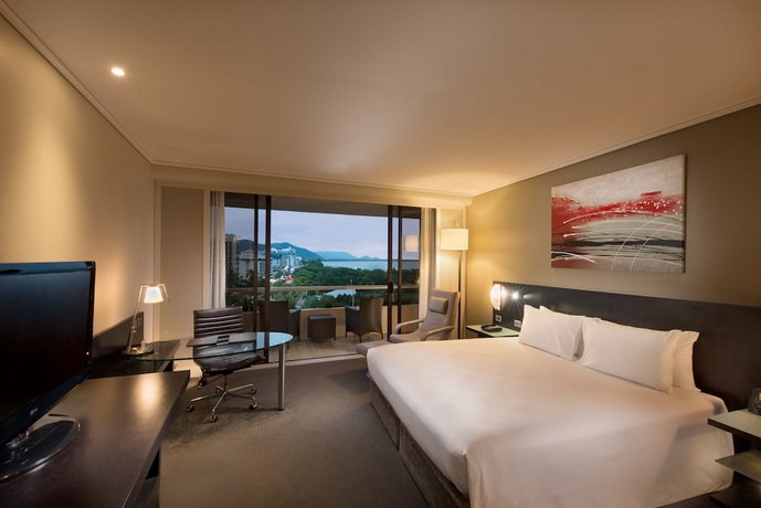 Hilton Cairns