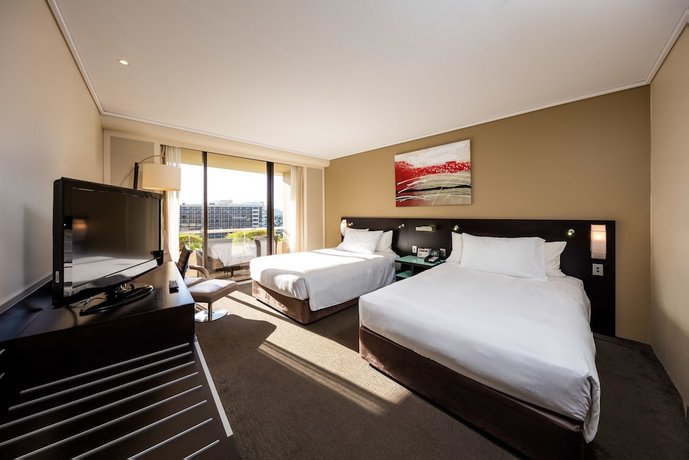 Hilton Cairns