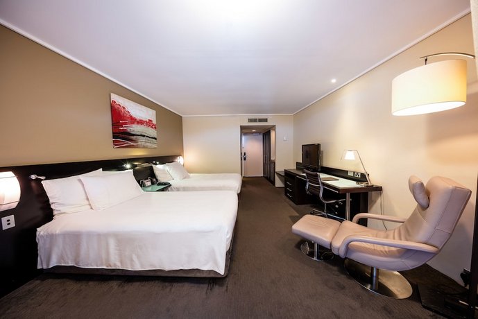 Hilton Cairns