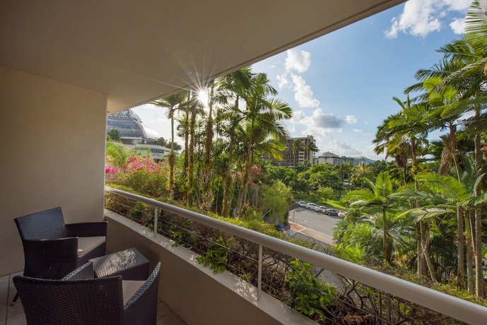 Hilton Cairns