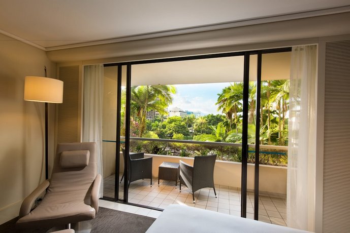 Hilton Cairns