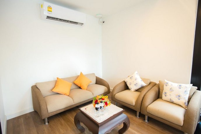 Stay With Hug Poshtel & Activities