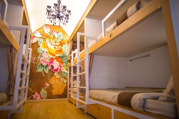 Stay With Hug Poshtel & Activities