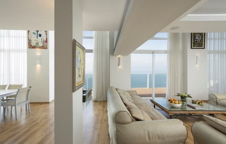 Island Luxurious Suites Hotel
