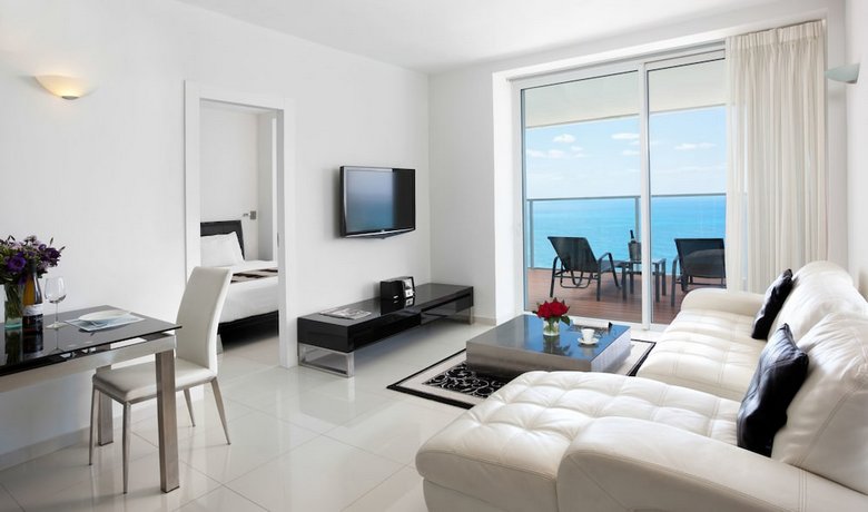 Island Luxurious Suites Hotel