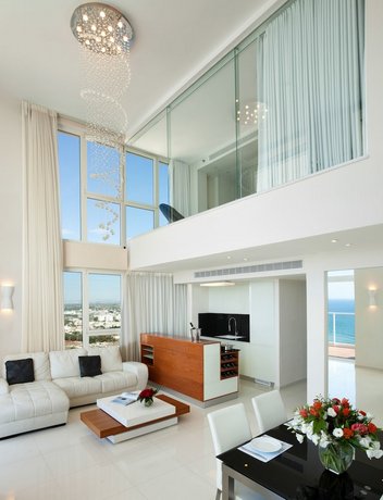 Island Luxurious Suites Hotel
