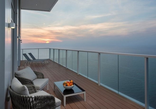 Island Luxurious Suites Hotel