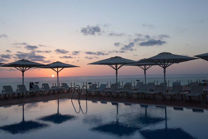 Island Luxurious Suites Hotel
