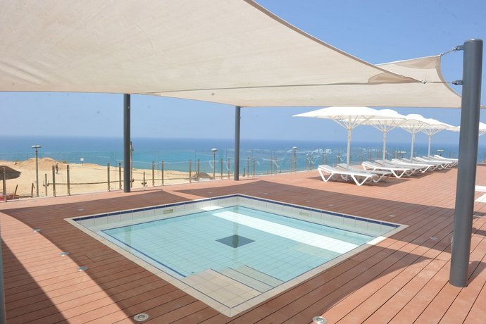 Island Luxurious Suites Hotel