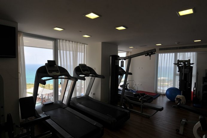 Island Luxurious Suites Hotel