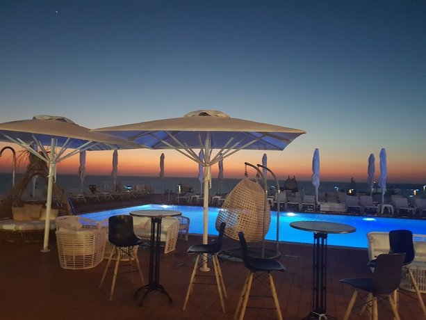 Island Luxurious Suites Hotel