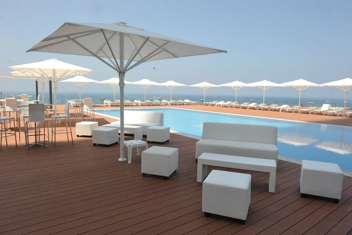Island Luxurious Suites Hotel