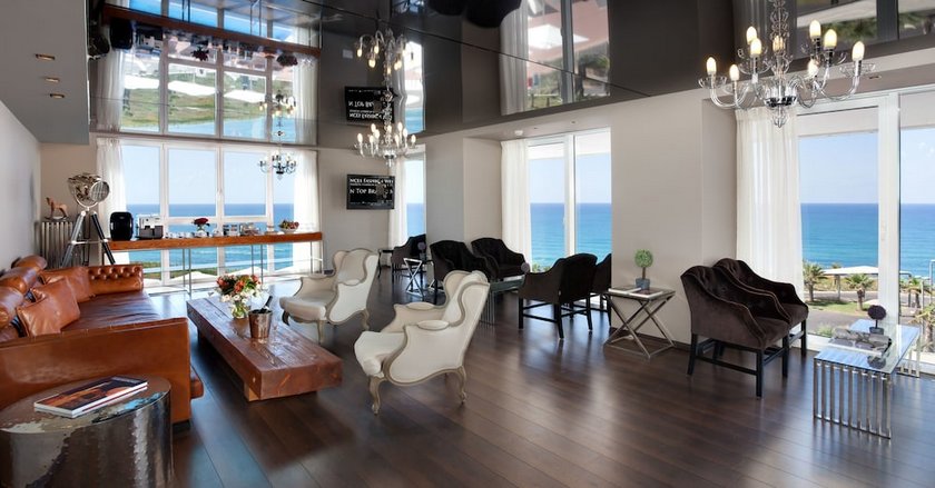Island Luxurious Suites Hotel
