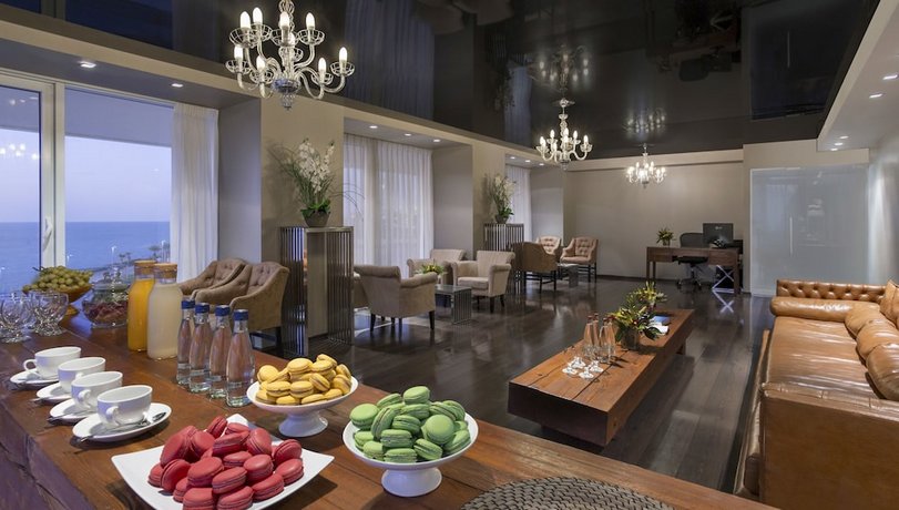 Island Luxurious Suites Hotel