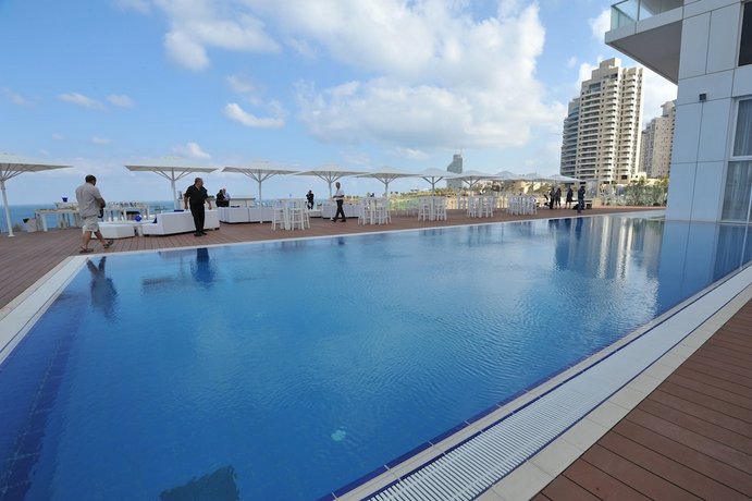 Island Luxurious Suites Hotel