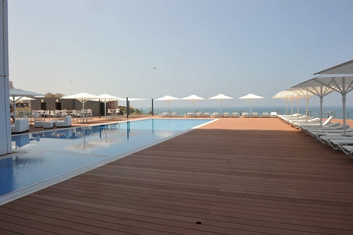 Island Luxurious Suites Hotel
