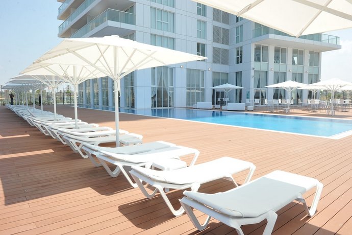 Island Luxurious Suites Hotel