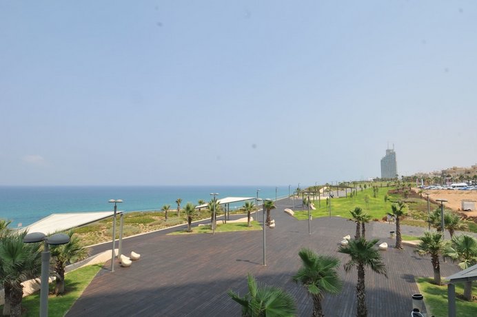 Island Luxurious Suites Hotel