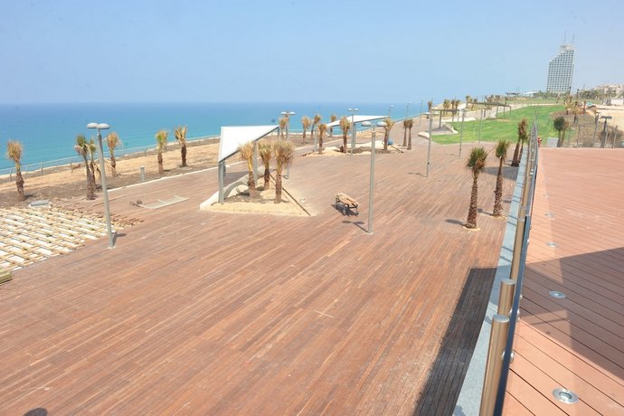 Island Luxurious Suites Hotel