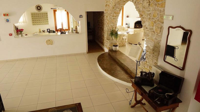 Eri Hotel
