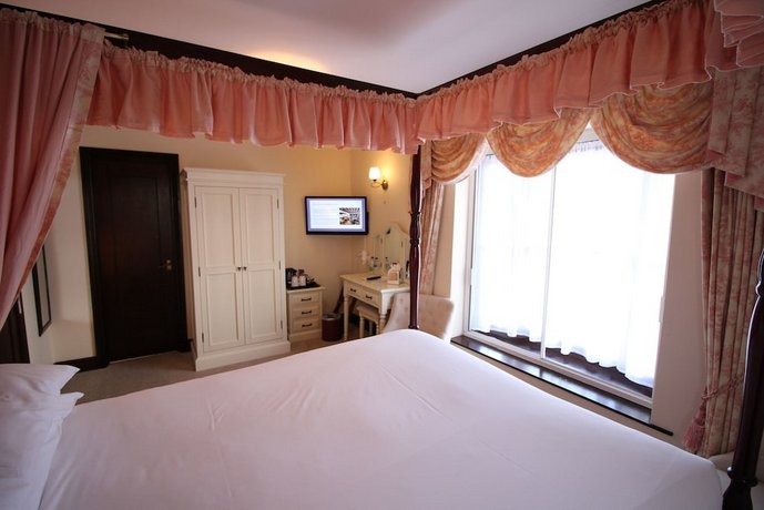 Pilgrims Hotel