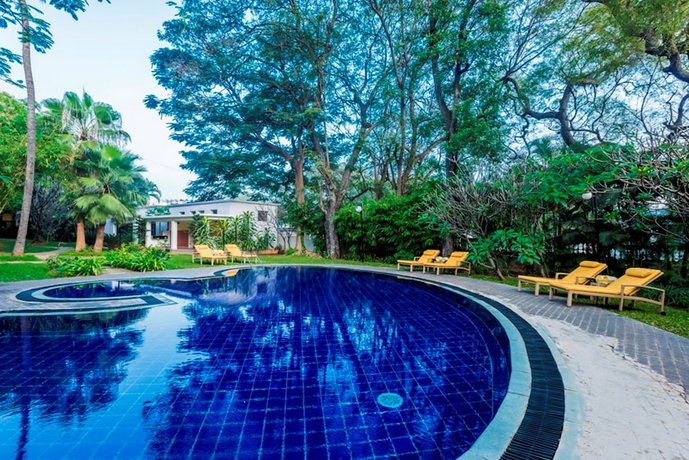 Royal Orchid Metropole