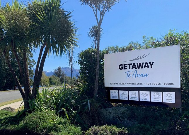 Getaway Te Anau Te Ana-au Caves New Zealand thumbnail