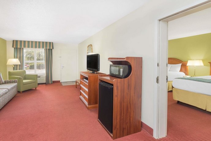 Baymont Inn & Suites Orangeburg North