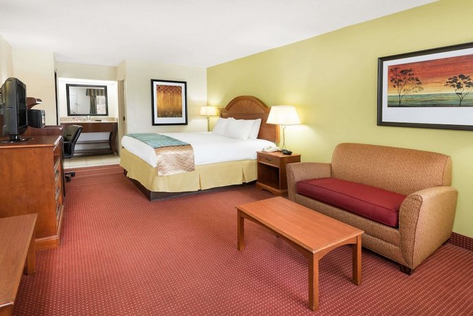 Baymont Inn & Suites Orangeburg North