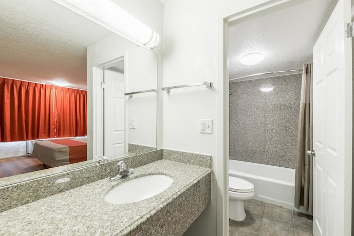 Motel 6 Bricktown