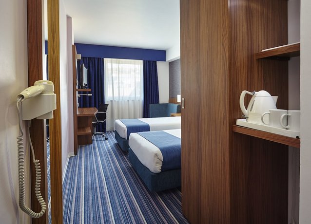 Holiday Inn Express Lisbon Alfragide