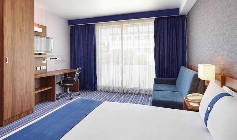 Holiday Inn Express Lisbon Alfragide