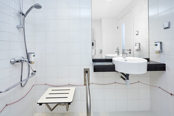 Holiday Inn Express Lisbon Alfragide