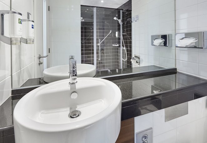 Holiday Inn Express Lisbon Alfragide