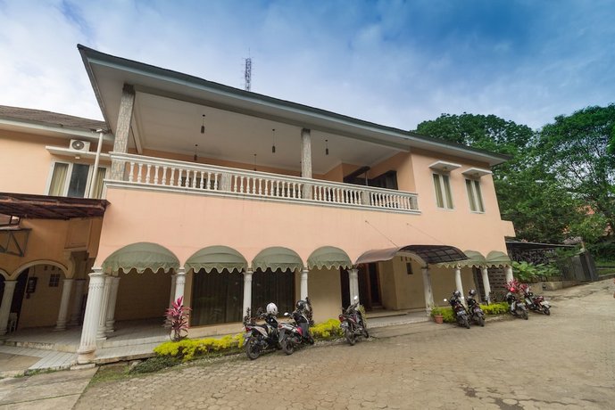 RedDoorz near Kebun Raya Bogor
