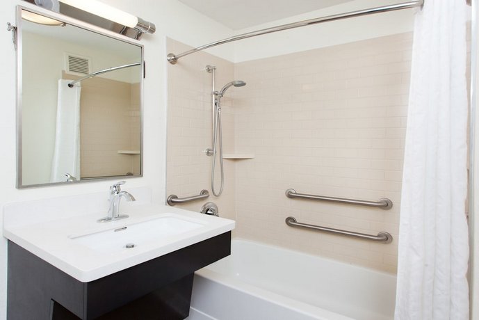 Candlewood Suites Philadelphia - Willow Grove