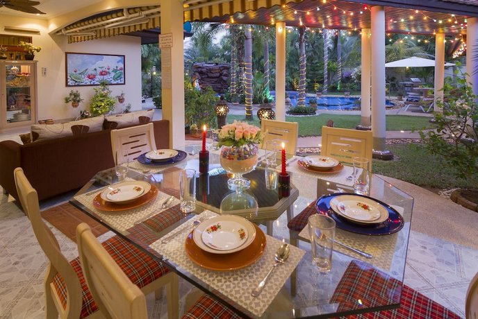 Relaxing Palm Pool Villa and Tropical Garden