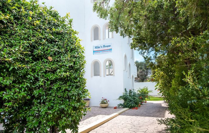 Mike's House Hotel
